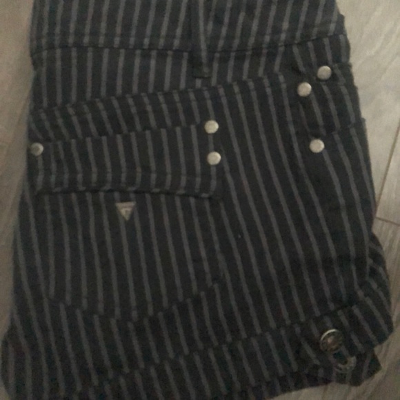 Guess Short Shorts black w/white pinstripe size S - Picture 2 of 2
